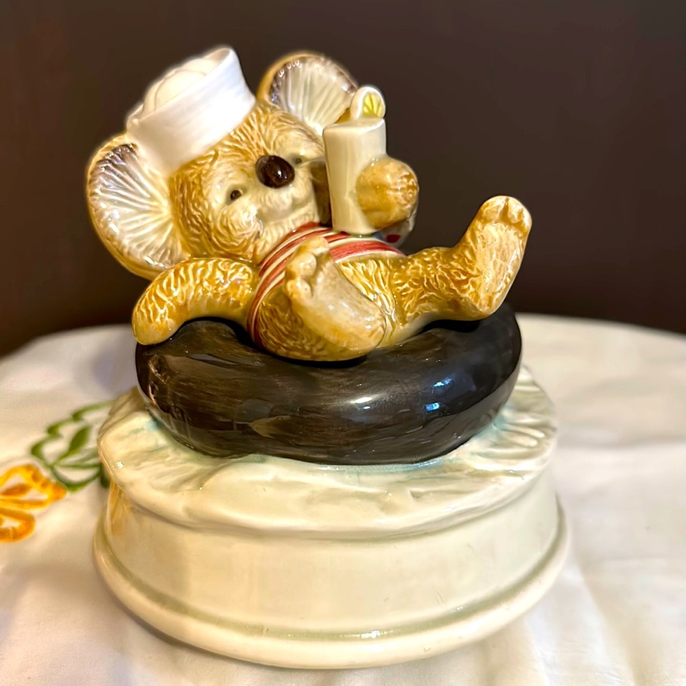 Vintage music box . Kirby koalas.